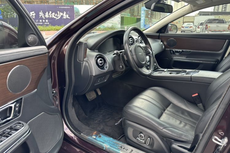 Used Jaguar XJ 2016 XJL 3.0 SC Two-Wheel-Drive Elegant Business Edition Interior 4