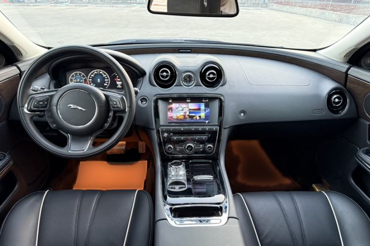 Used Jaguar XJ 2016 XJL 3.0 SC Four-Wheel Drive Panoramic Business Edition Interior 5