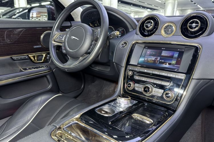 Used Jaguar XJ 2016 XJL 3.0 SC Four-Wheel Drive Panoramic Business Edition Interior 5
