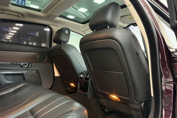 Used Jaguar XJ 2016 XJL 3.0 SC Two-Wheel-Drive Elegant Business Edition Interior 5