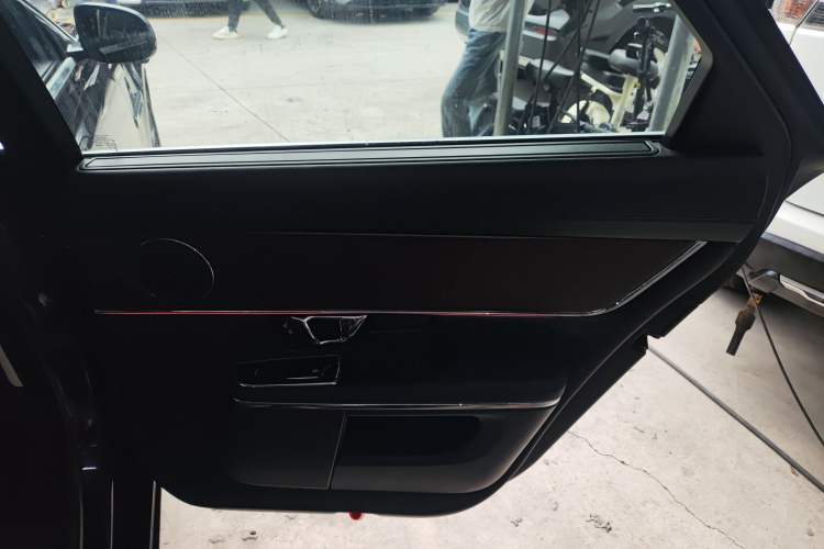 Used Jaguar XJ 2016 XJL 3.0 SC Two-Wheel-Drive Elegant Business Edition Interior 6