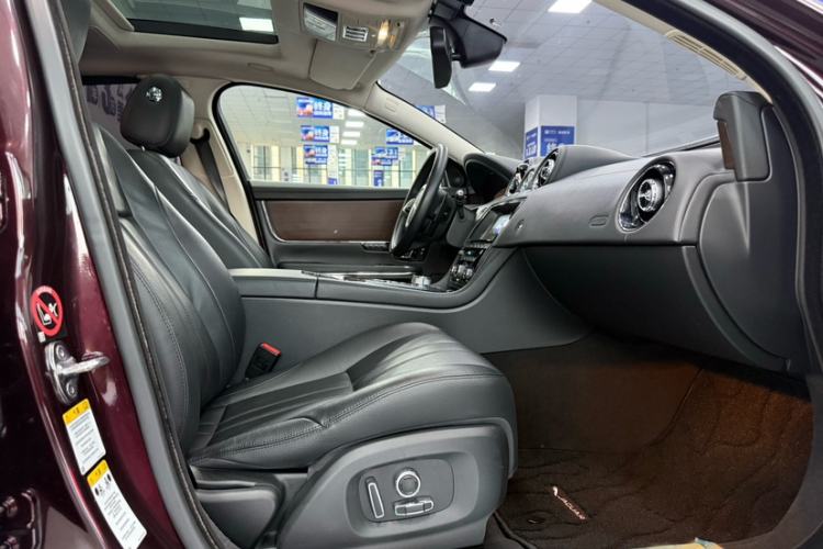 Used Jaguar XJ 2016 XJL 3.0 SC Two-Wheel-Drive Elegant Business Edition Interior 6