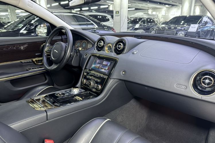 Used Jaguar XJ 2016 XJL 3.0 SC Four-Wheel Drive Panoramic Business Edition Interior 7