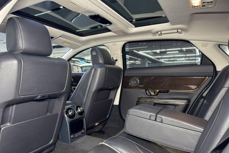 Used Jaguar XJ 2016 XJL 3.0 SC Four-Wheel Drive Panoramic Business Edition Interior 8
