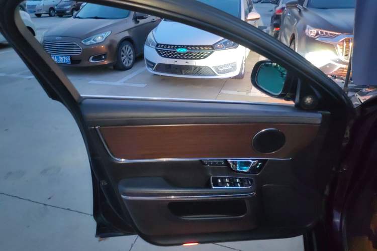 Used Jaguar XJ 2016 XJL 2.0T Two-Wheel-Drive Elegant Business Edition Left Front Door Interior