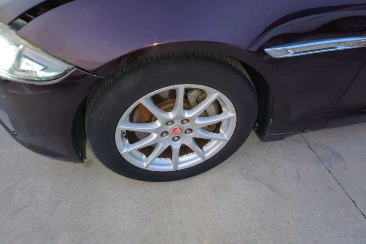 Used Jaguar XJ 2016 XJL 2.0T Two-Wheel-Drive Elegant Business Edition Left Front Wheel Hub