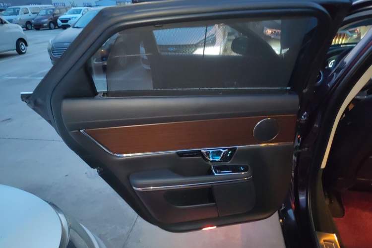 Used Jaguar XJ 2016 XJL 2.0T Two-Wheel-Drive Elegant Business Edition Left Rear Door Interior