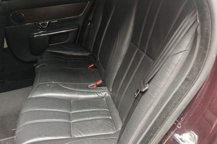 Used Jaguar XJ 2016 XJL 2.0T Two-Wheel-Drive Elegant Business Edition Left Rear Seat