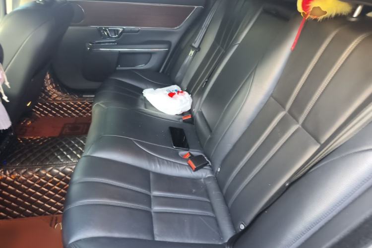 Used Jaguar XJ 2016 XJL 2.0T Two-Wheel-Drive Elegant Business Edition Left Rear Seat