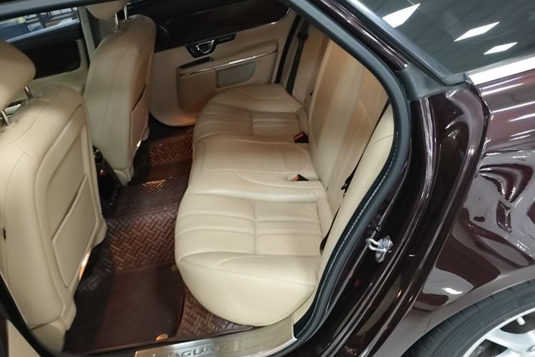 Used Jaguar XJ 2016 XJL 2.0T Two-Wheel-Drive Elegant Business Edition Left Rear Seat
