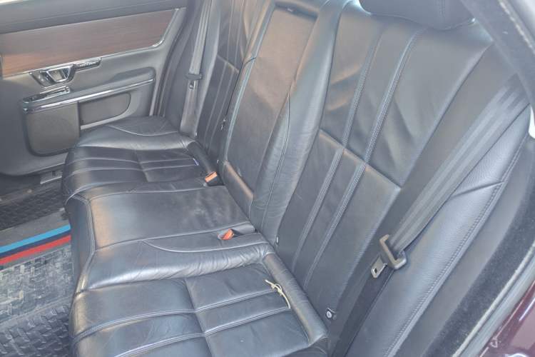 Used Jaguar XJ 2016 XJL 2.0T Two-Wheel-Drive Elegant Business Edition Left Rear Seat