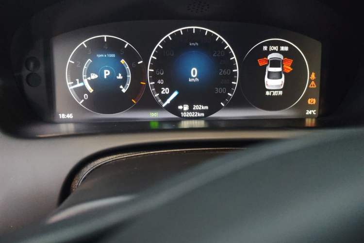 Used Jaguar XJ 2016 XJL 3.0 SC Four-Wheel Drive Panoramic Business Edition Odometer Close Up