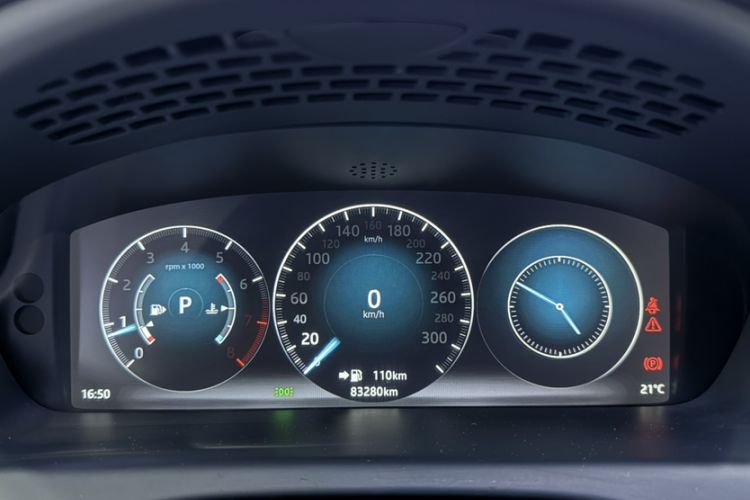 Used Jaguar XJ 2016 XJL 3.0 SC Four-Wheel Drive Panoramic Business Edition Odometer Close Up