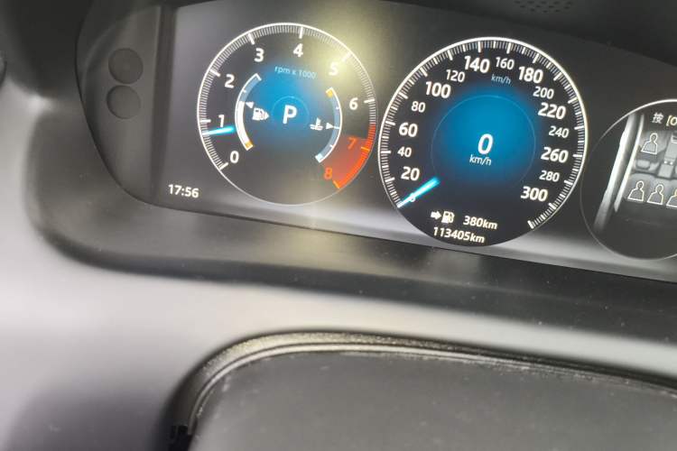Used Jaguar XJ 2016 XJL 3.0 SC Two-Wheel-Drive Elegant Business Edition Odometer Close Up