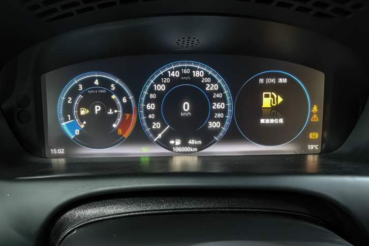 Used Jaguar XJ 2016 XJL 2.0T Two-Wheel-Drive Elegant Business Edition Odometer Close Up