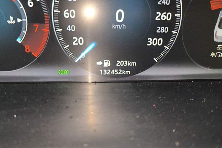 Used Jaguar XJ 2016 XJL 2.0T Two-Wheel-Drive Elegant Business Edition Odometer Close Up