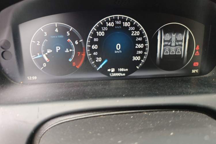 Used Jaguar XJ 2016 XJL 2.0T Two-Wheel-Drive Elegant Business Edition Odometer Close Up