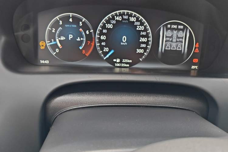 Used Jaguar XJ 2016 XJL 2.0T Two-Wheel-Drive Elegant Business Edition Odometer Close Up