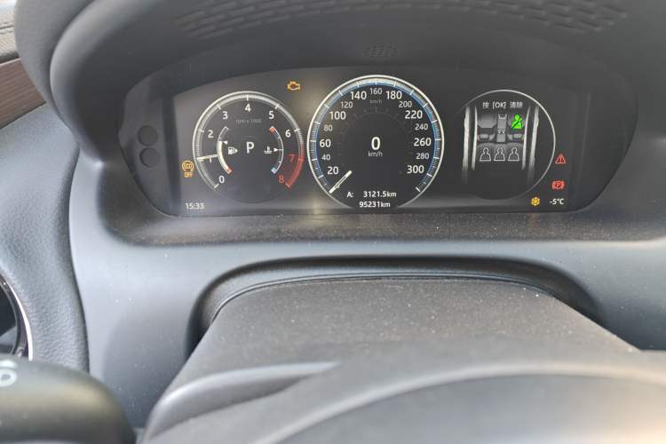 Used Jaguar XJ 2016 XJL 2.0T Two-Wheel-Drive Elegant Business Edition Odometer Close Up