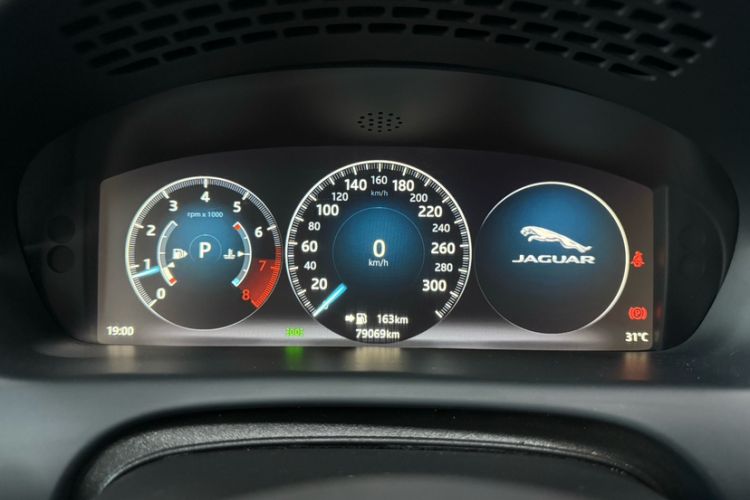 Used Jaguar XJ 2016 XJL 3.0 SC Two-Wheel-Drive Elegant Business Edition Odometer Close Up