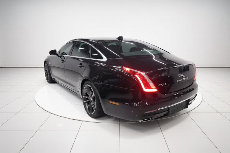 Used Jaguar XJ 2016 XJL 2.0T Two-Wheel-Drive Elegant Business Edition Rear Left 45 Deg