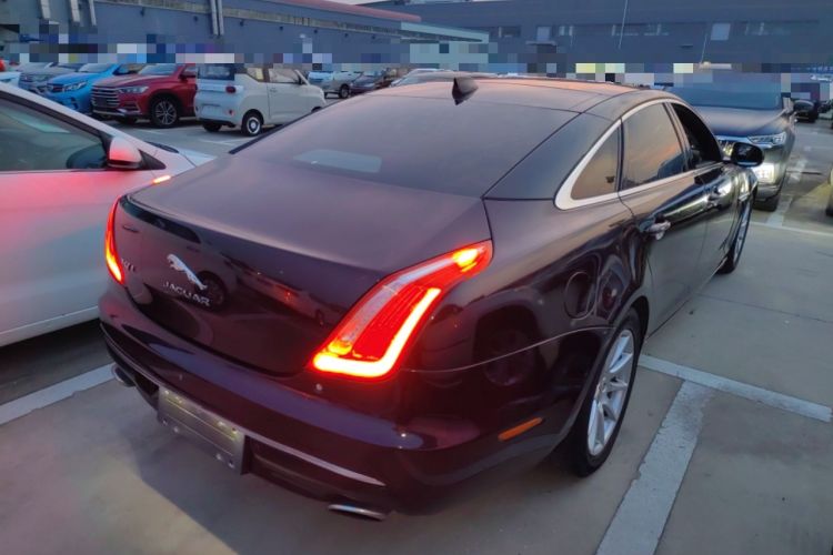 Used Jaguar XJ 2016 XJL 2.0T Two-Wheel-Drive Elegant Business Edition Rear Right 45 Deg