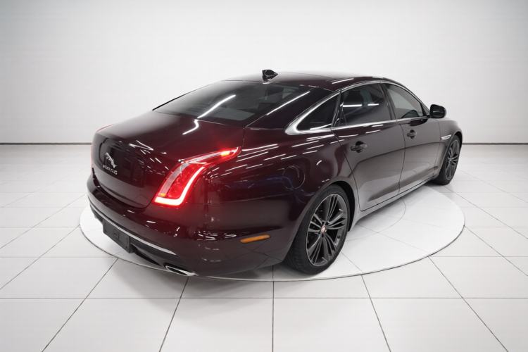 Used Jaguar XJ 2016 XJL 2.0T Two-Wheel-Drive Elegant Business Edition Rear Right 45 Deg