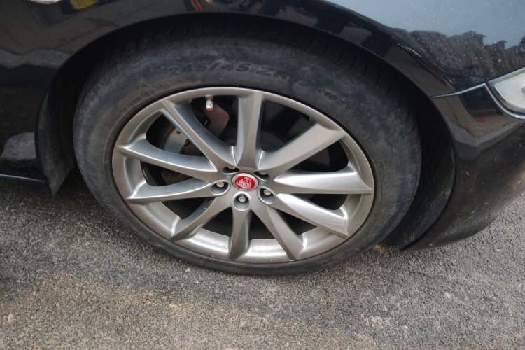 Used Jaguar XJ 2016 XJL 3.0 SC Four-Wheel Drive Panoramic Business Edition Right Front Wheel Hub