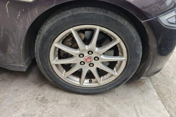 Used Jaguar XJ 2016 XJL 2.0T Two-Wheel-Drive Elegant Business Edition Right Front Wheel Hub