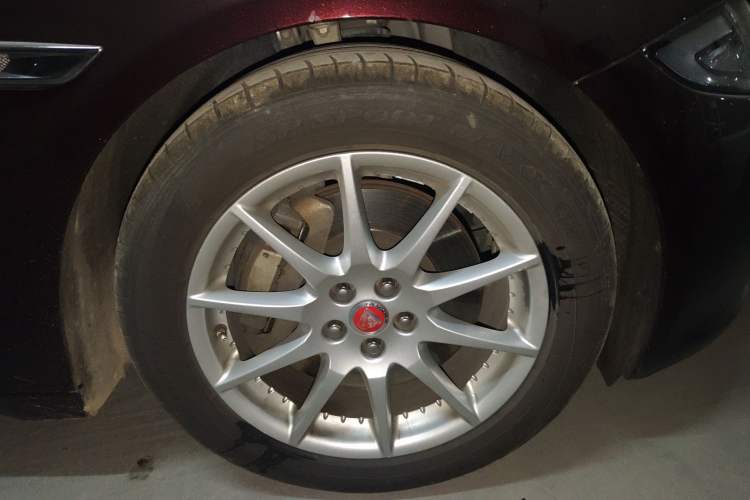Used Jaguar XJ 2016 XJL 3.0 SC Two-Wheel-Drive Elegant Business Edition Right Front Wheel Hub