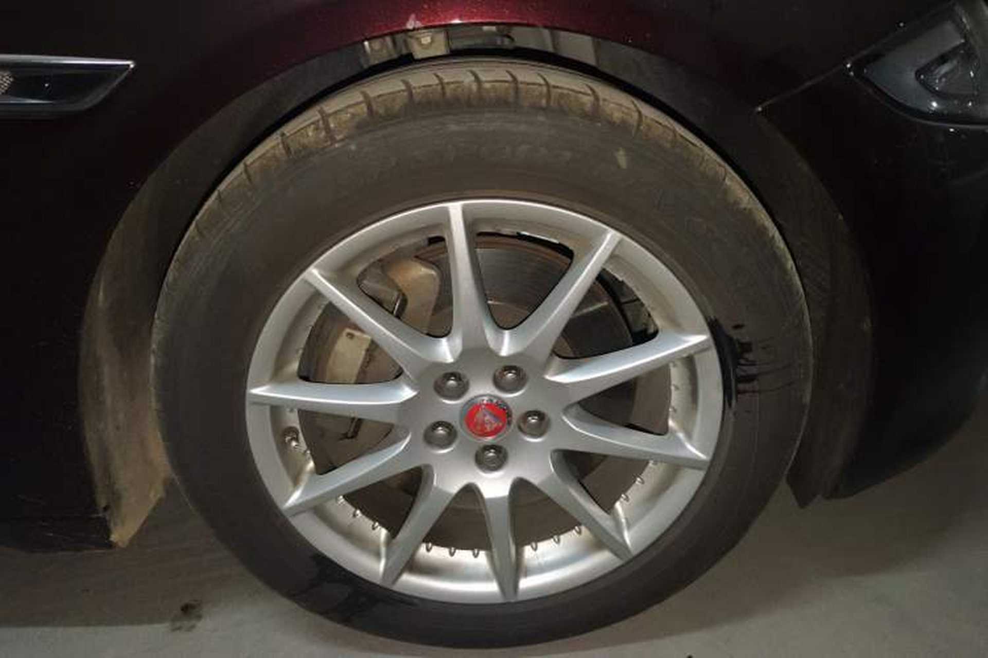 Used Jaguar XJ 2016 XJL 3.0 SC Two-Wheel-Drive Elegant Business Edition Right Front Wheel Hub