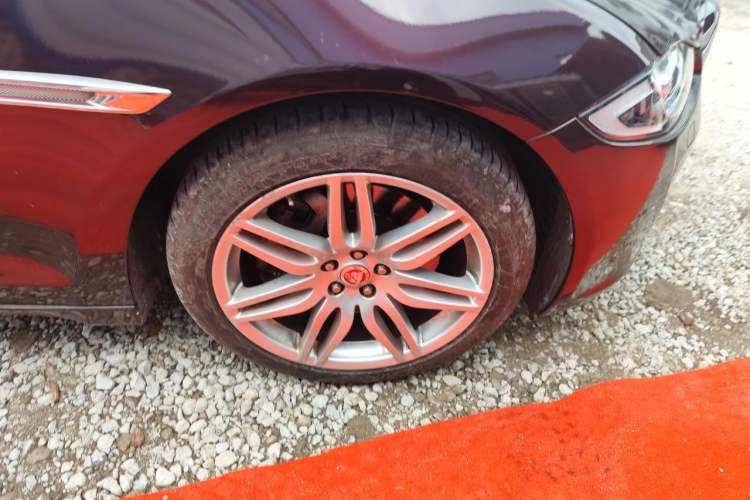 Used Jaguar XJ 2016 XJL 3.0 SC Two-Wheel-Drive Elegant Business Edition Right Front Wheel Hub
