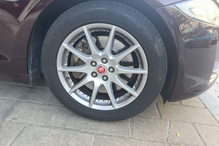 Used Jaguar XJ 2016 XJL 2.0T Two-Wheel-Drive Elegant Business Edition Right Front Wheel Hub