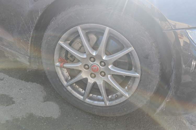 Used Jaguar XJ 2016 XJL 2.0T Two-Wheel-Drive Elegant Business Edition Right Front Wheel Hub