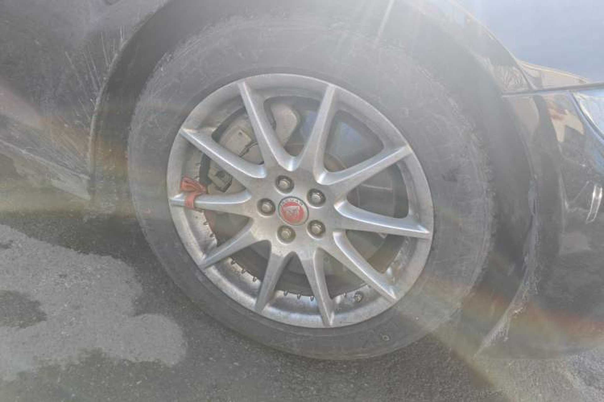 Used Jaguar XJ 2016 XJL 2.0T Two-Wheel-Drive Elegant Business Edition Right Front Wheel Hub