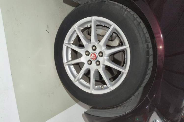Used Jaguar XJ 2016 XJL 2.0T Two-Wheel-Drive Elegant Business Edition Right Front Wheel Hub