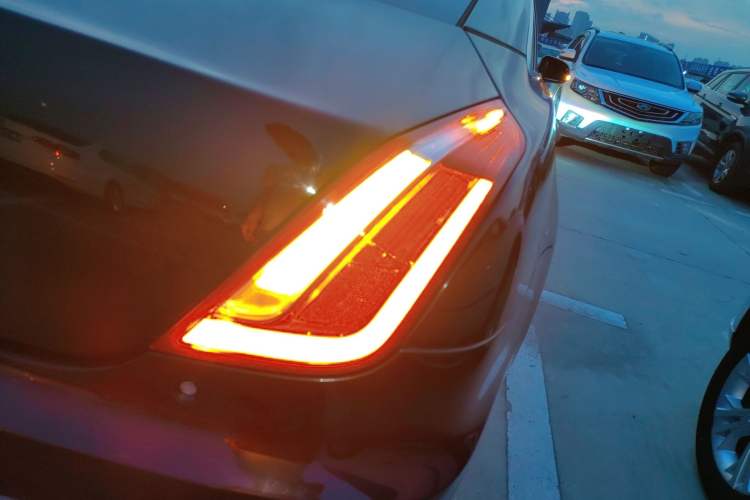 Used Jaguar XJ 2016 XJL 2.0T Two-Wheel-Drive Elegant Business Edition Right Rear Taillight