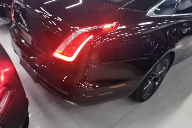 Used Jaguar XJ 2016 XJL 2.0T Two-Wheel-Drive Elegant Business Edition Right Rear Taillight