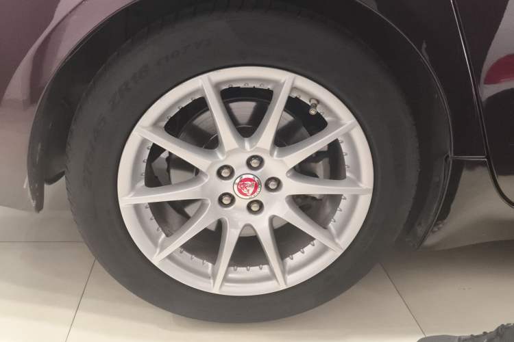 Used Jaguar XJ 2016 XJL 3.0 SC Two-Wheel-Drive Elegant Business Edition Right Rear Wheel Hub