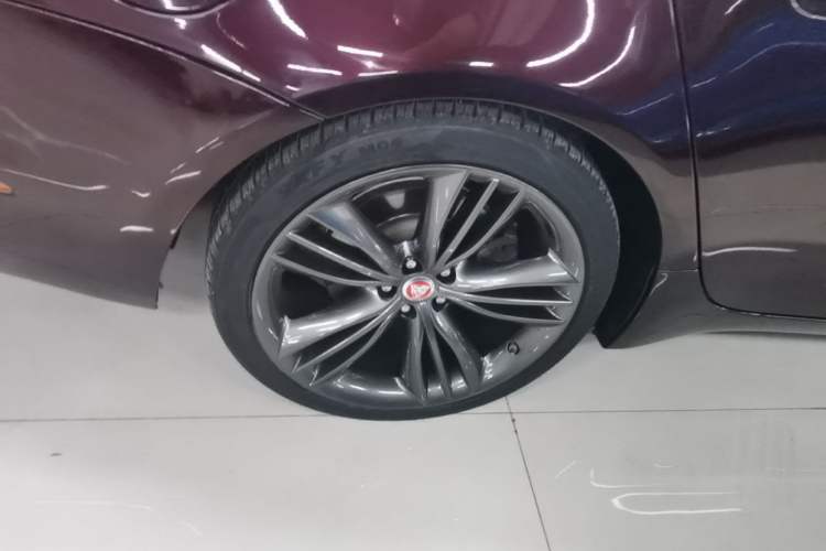 Used Jaguar XJ 2016 XJL 2.0T Two-Wheel-Drive Elegant Business Edition Right Rear Wheel Hub
