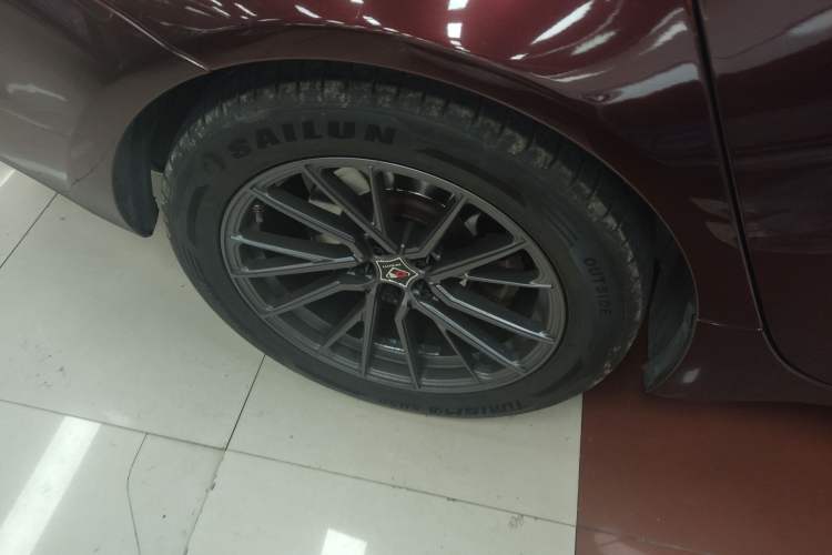 Used Jaguar XJ 2016 XJL 3.0 SC Two-Wheel-Drive Elegant Business Edition Right Rear Wheel Hub
