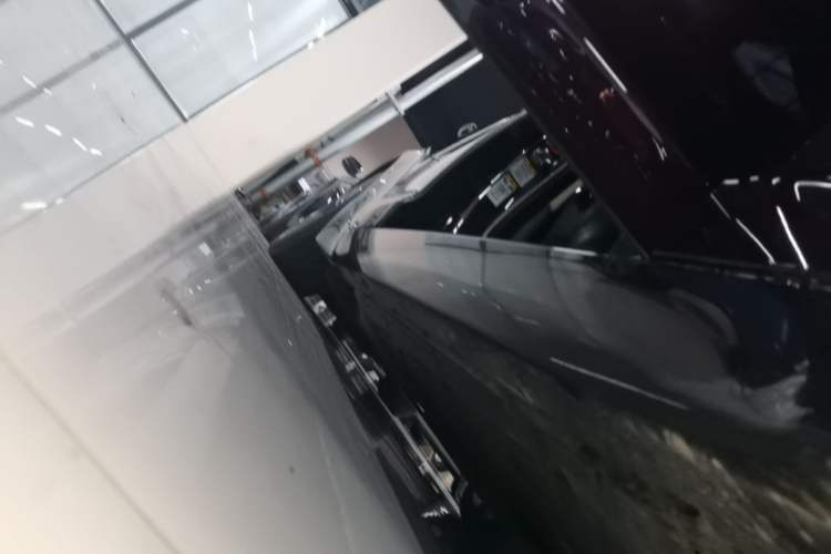 Used Jaguar XJ 2016 XJL 2.0T Two-Wheel-Drive Elegant Business Edition Right Side Sill