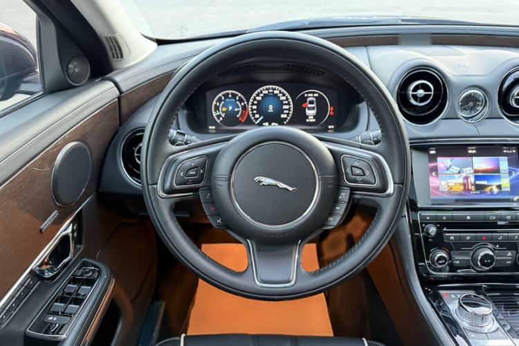 Used Jaguar XJ 2016 XJL 3.0 SC Four-Wheel Drive Panoramic Business Edition Steering Wheel
