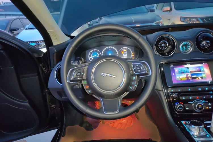 Used Jaguar XJ 2016 XJL 2.0T Two-Wheel-Drive Elegant Business Edition Steering Wheel