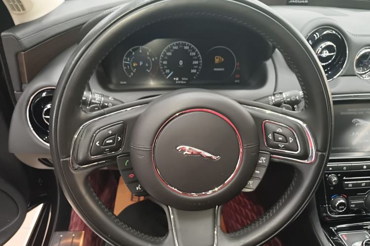 Used Jaguar XJ 2016 XJL 3.0 SC Two-Wheel-Drive Elegant Business Edition Steering Wheel