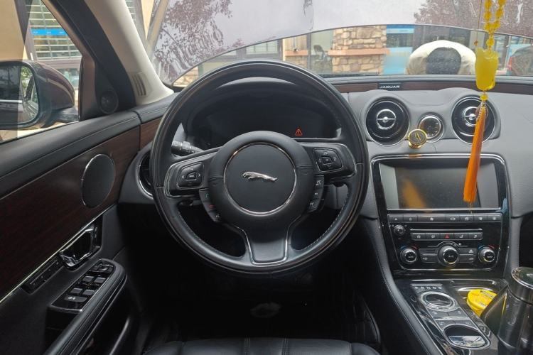 Used Jaguar XJ 2016 XJL 3.0 SC Two-Wheel-Drive Elegant Business Edition Steering Wheel