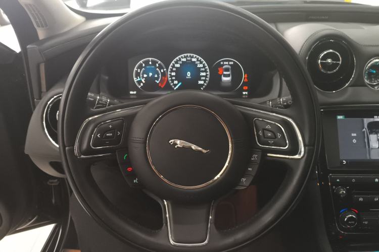 Used Jaguar XJ 2016 XJL 3.0 SC Two-Wheel-Drive Elegant Business Edition Steering Wheel