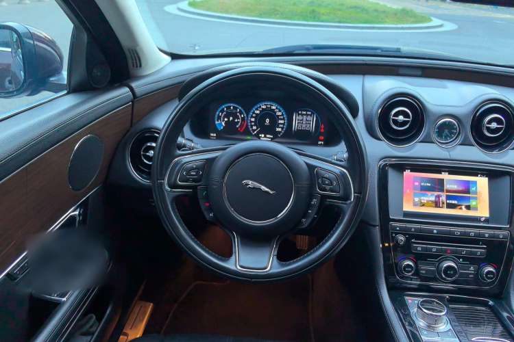 Used Jaguar XJ 2016 XJL 2.0T Two-Wheel-Drive Elegant Business Edition Steering Wheel