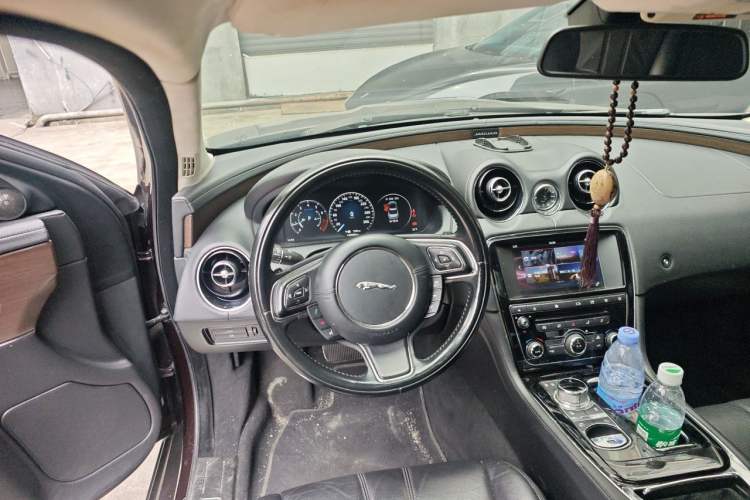 Used Jaguar XJ 2016 XJL 2.0T Two-Wheel-Drive Elegant Business Edition Steering Wheel