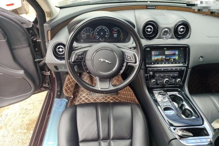 Used Jaguar XJ 2016 XJL 3.0 SC Two-Wheel-Drive Elegant Business Edition Steering Wheel